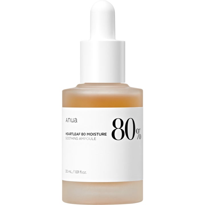 Anua Heartleaf 80 Moisture Soothing Ampoule 30 ml beroligende serum i frostet glasflaske med hvid pipette og gylden væske