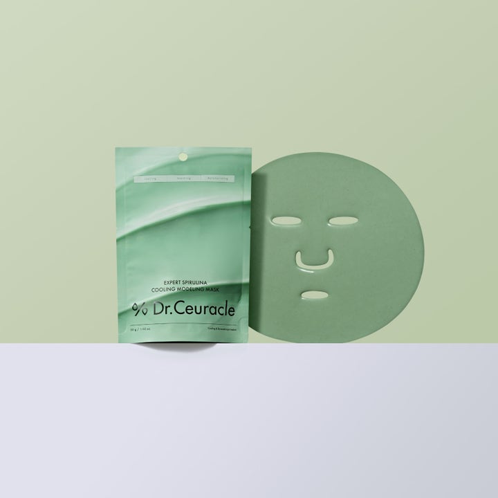 Dr. Ceuracle Expert Spirulina Cooling Modeling Mask 30 g kølende ansigtsmaske vist som grøn pose og maske.