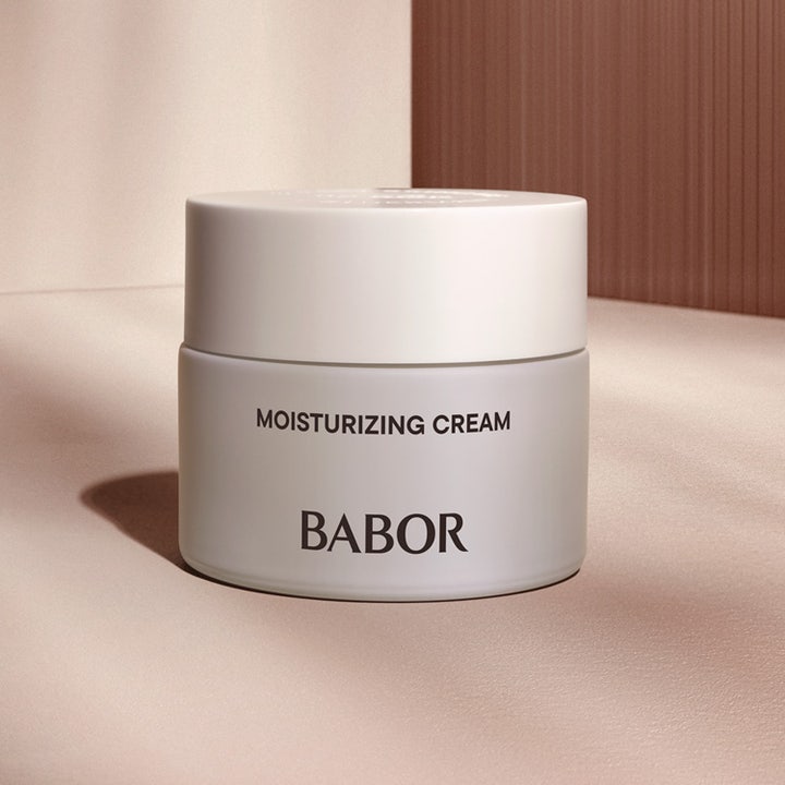 Babor Skinovage Moisturizing Cream 50 ml i frostet glas krukke sammen med andre Skinovage hudplejeprodukter
