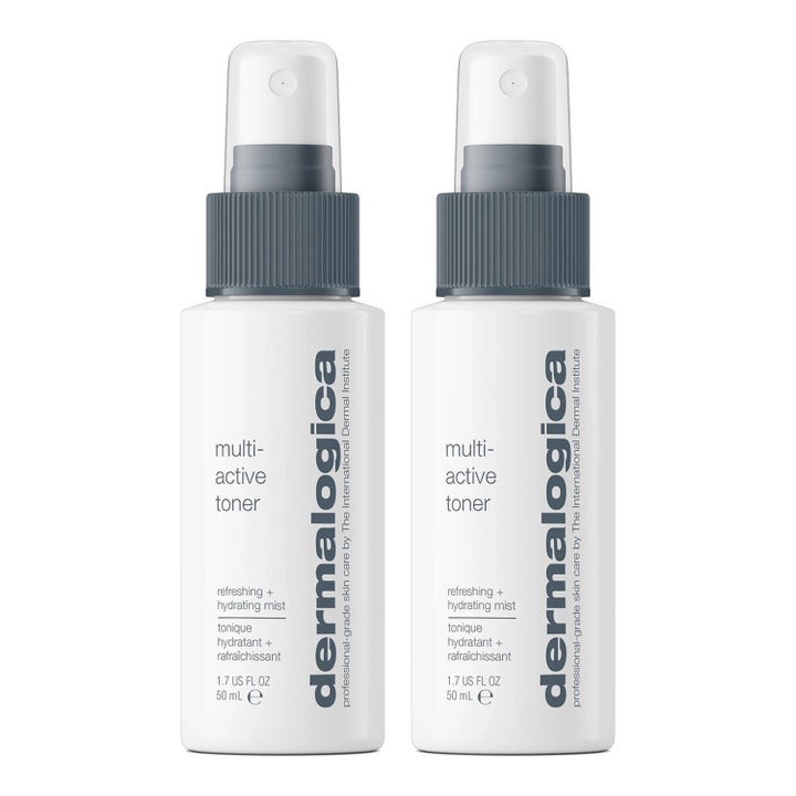 Dermalogica Multi-Active Toner 50 ml fugtgivende ansigtsspray i to hvide sprayflasker med grå pumper og klare låg.