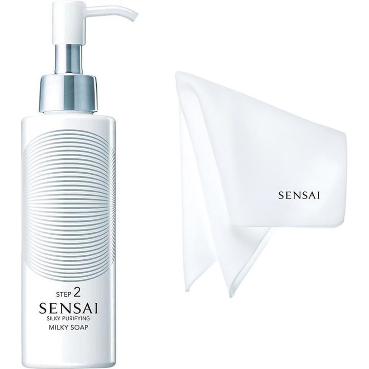 Sensai Silky Purifying Milky Soap rensende ansigtssæbe i hvid pumpeflaske med tilhørende blød hvid renseklud