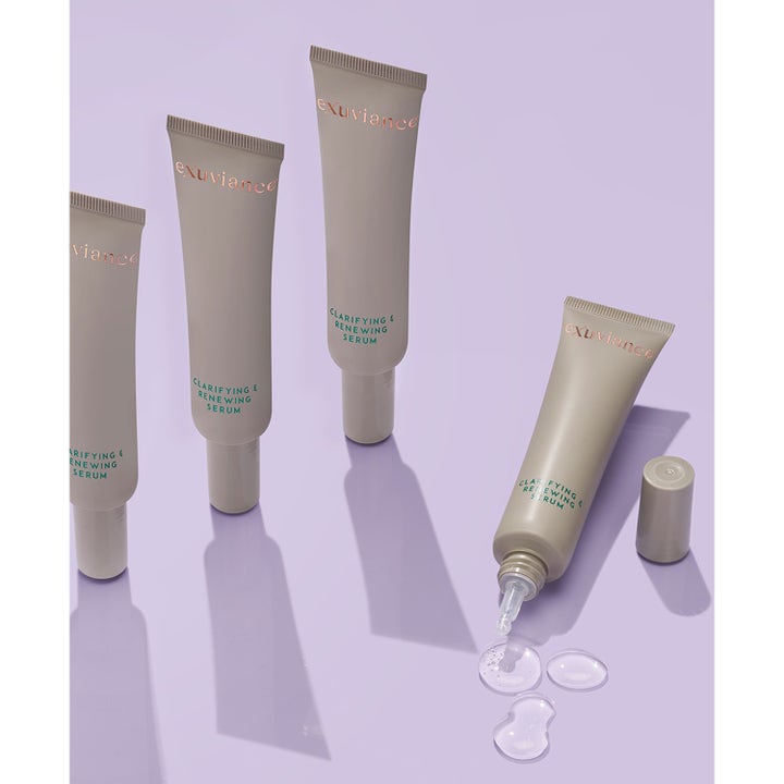 Exuviance Clarifying and Renewing Serum 30 ml ansigtsserum i beige tuber der giver klar hud med gel-tekstur