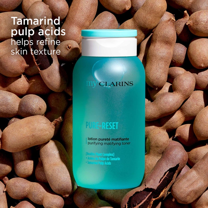 Clarins MyPure-Reset toner 200 ml i turkis plastflaske med tamarind frugt som forfiner hudens tekstur