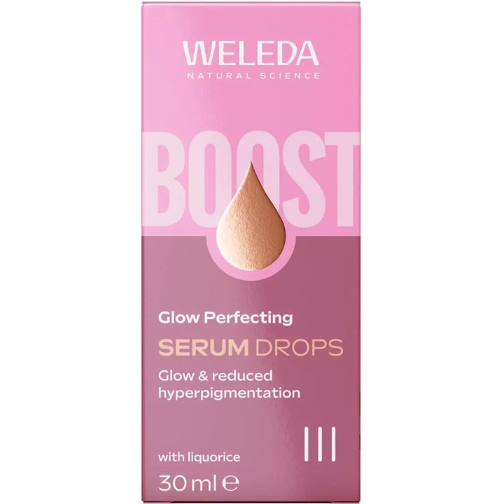 Weleda Glow Perfecting Serum Drops 30 ml ansigtsserum mod hyperpigmentering i en lyserød æske med en gylden dråbe.