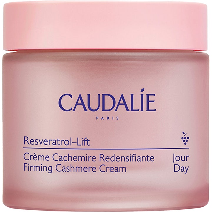 Caudalie Resveratrol-Lift Firming Cashmere Cream oppstrammende dagcreme i lyserød frostet glaskrukke med låg