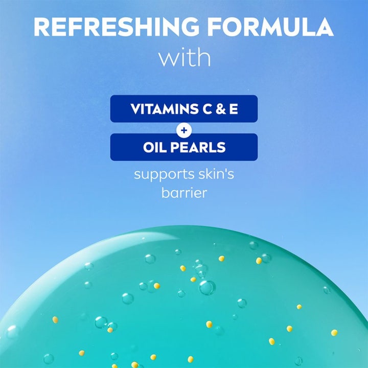 NIVEA Hawaii Flower & Oil Shower 250 ml opfriskende duschgel med olieperler og hvide blomsterblade på blå baggrund