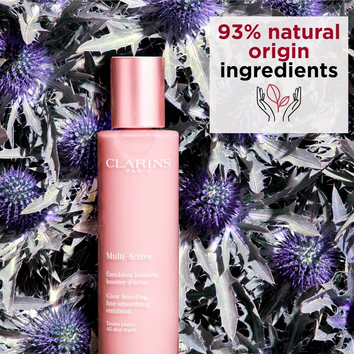 Clarins Multi-Active Emulsion 100 ml udglattende dagcreme i lyserød flaske med 93% naturlige ingredienser og lilla tidsler
