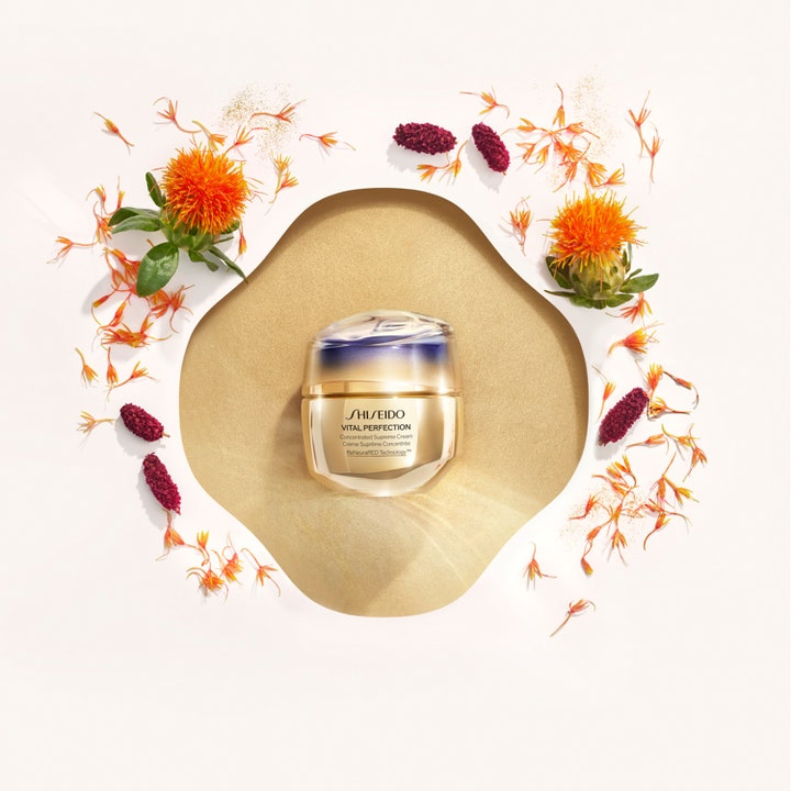 Shiseido Vital Perfection Concentrated Supreme Cream 50 ml opstrammende ansigtscreme i guldkrukke med orange saflor