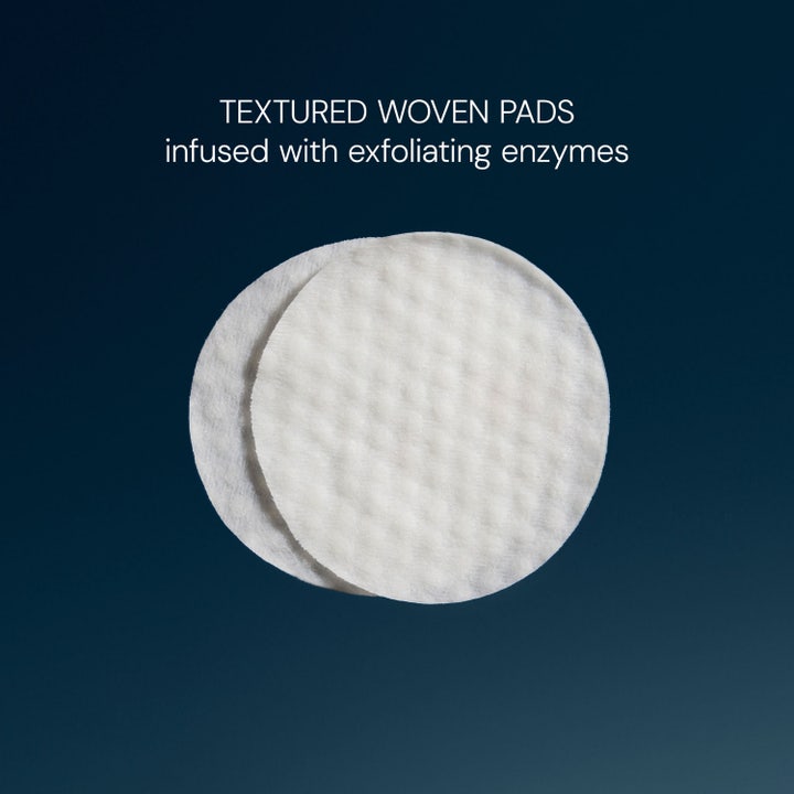 Elemis Dynamic Resurfacing Pads 60 stk eksfolierende ansigtspads med enzymer viser to hvide vævede pads med tekstur
