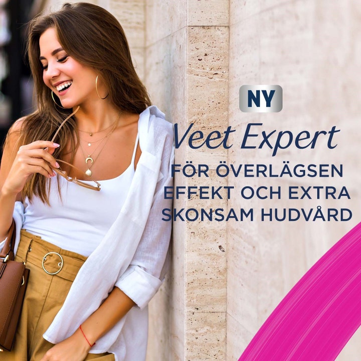 Veet Expert voksstrips 20 stk til hårfjerning vist med smilende kvinde i en lifestyle-setting
