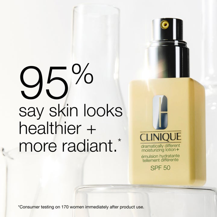 Clinique Dramatically Different SPF 50 50 ml dagcreme i gul pumpeflaske med tekst om sundere hud