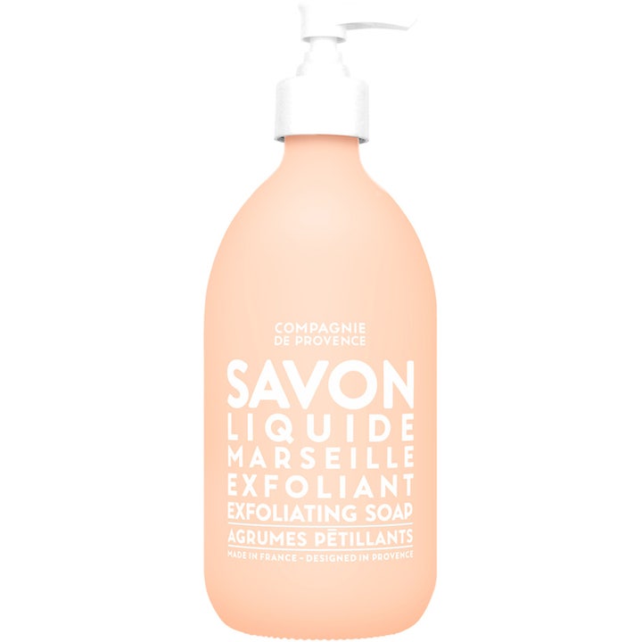 Compagnie de Provence Savon Liquide Exfoliant 500 ml i ferskenfarvet flaske med hvid pumpe til blid eksfoliering