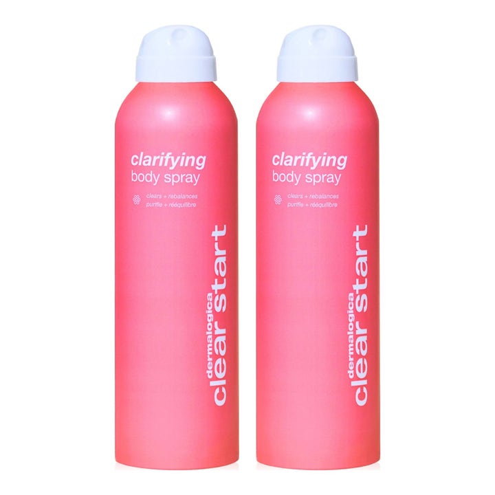 Dermalogica Clear Start Clarifying Body Spray duo mod urenheder i to lyserøde sprayflasker med hvide låg.