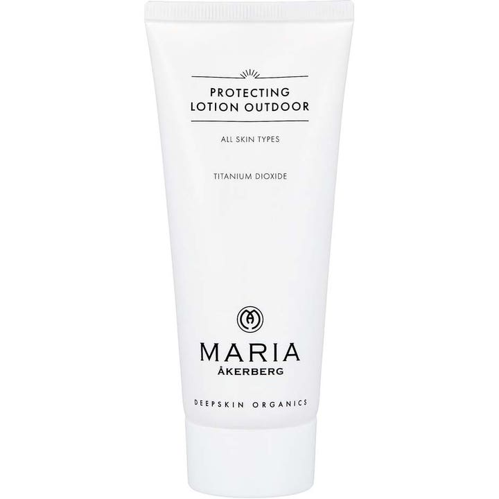Maria Åkerberg Protecting Lotion Outdoor 100 ml beskyttende hudpleje i hvid tube med sort minimalistisk tekst