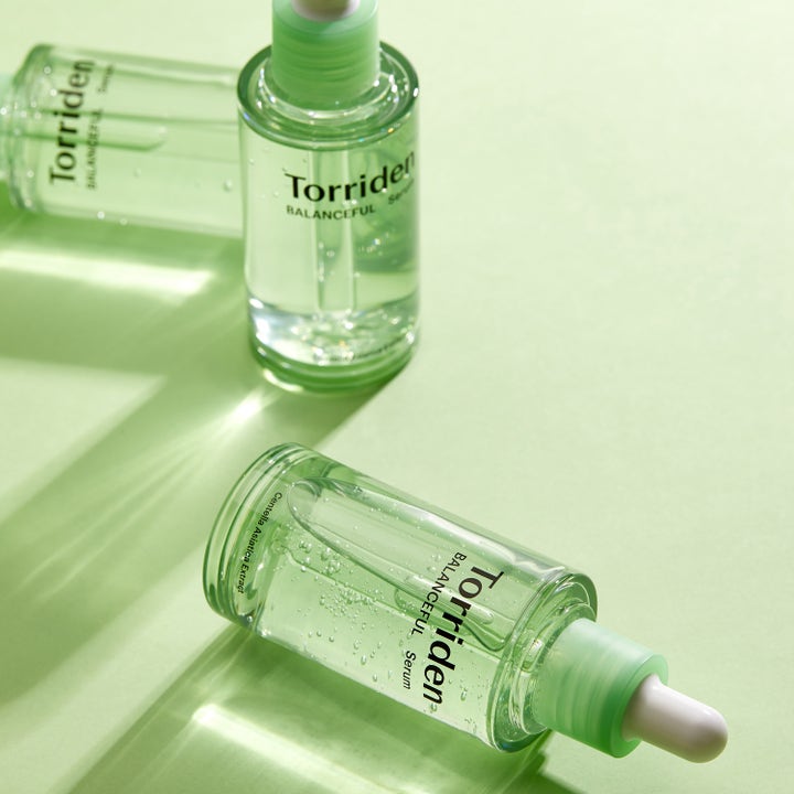 Torriden BALANCEFUL Cica Serum 50 ml beroligende ansigtsserum med Centella Asiatica i klare grønne glasflasker