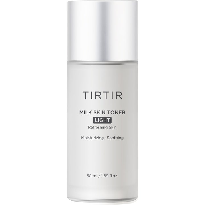 TIRTIR Milk Skin Toner Light 50 ml fugtgivende toner i en frostet hvid flaske med et elegant sølvlåg