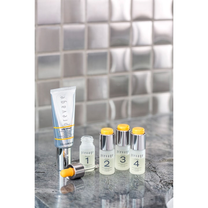 Elizabeth Arden Prevage Progressive Renewal Treatment 4x10ml hudfornyende serum i nummererede glasflasker på marmor