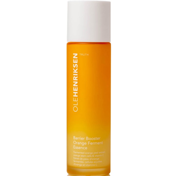 Ole Henriksen Truth Barrier Booster Orange Ferment Essence glødgivende ansigtssessens i orange flaske med hvidt låg
