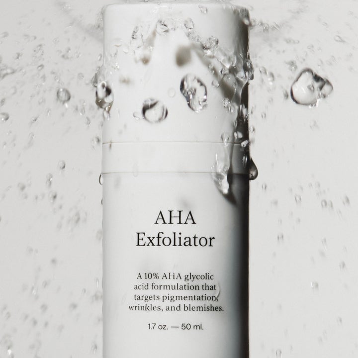Jorgobé AHA Exfoliator 50 ml eksfolierende serum med 10% AHA glykolsyre i hvid flaske med vandsprøjt