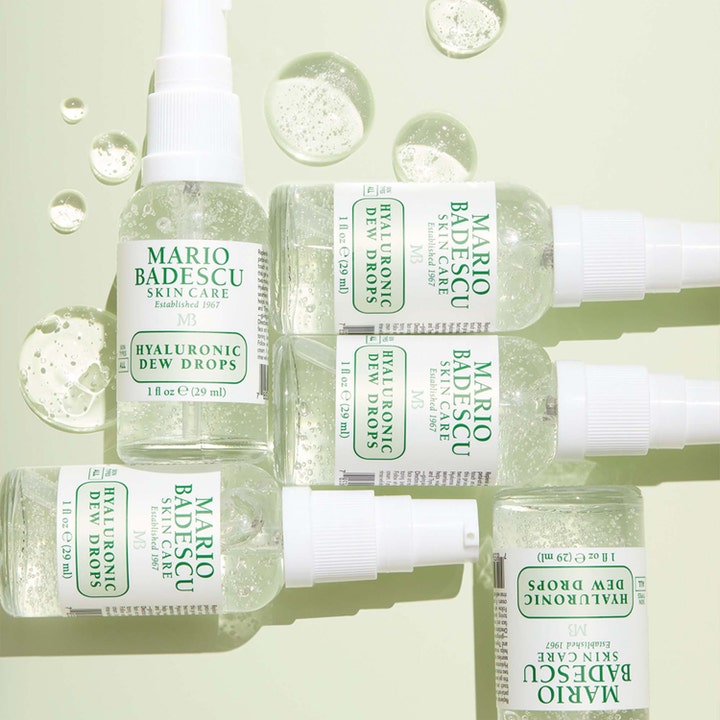 Mario Badescu Hyaluronic Dew Drops 29 ml hyaluronsyraserum i glasflasker med hvide pumper og gel-dråber