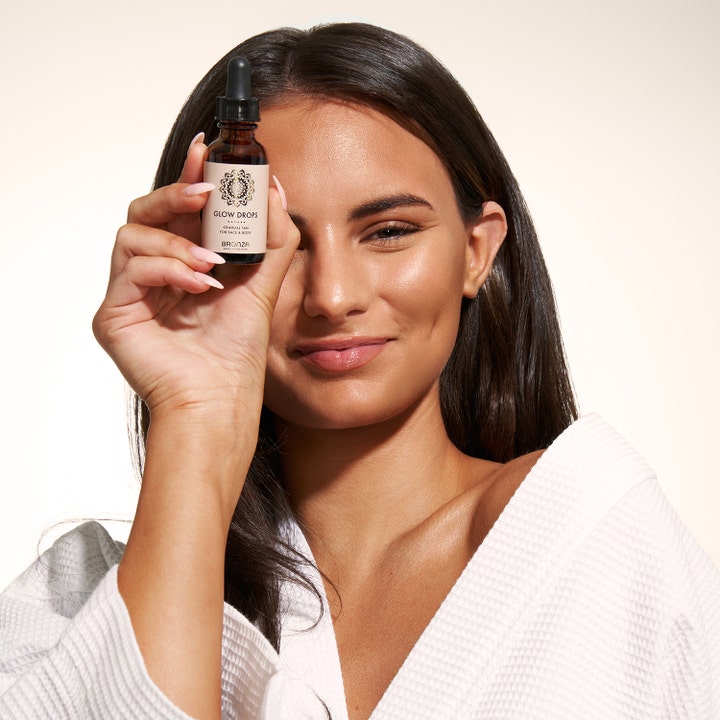 Bronza Glow Drops 30 ml tanning drops i glasflaske giver huden en solkysset glød og naturlig finish