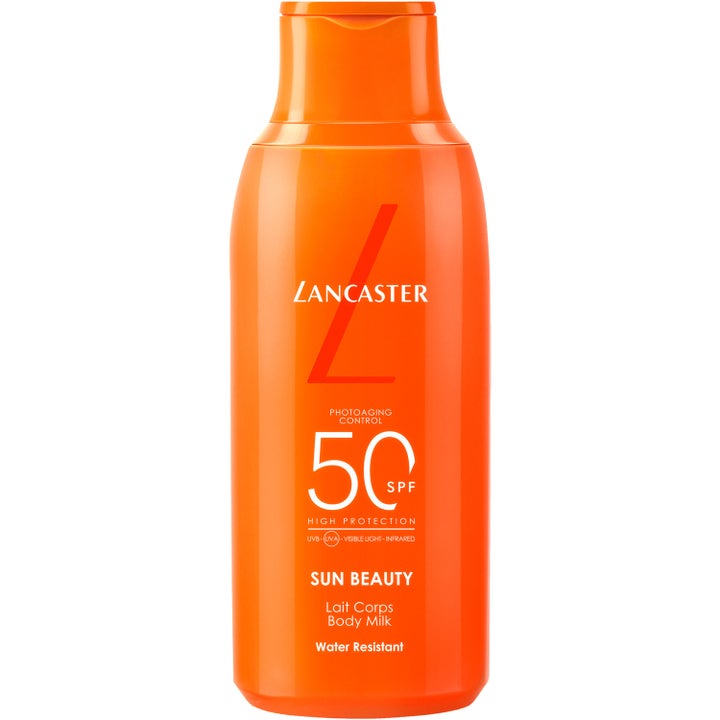 Lancaster Sun Beauty Body Milk SPF 50 solcreme modvirker fotoaldring i en ikonisk orange plastflaske.