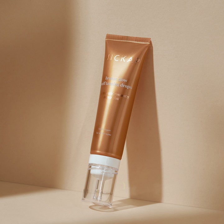 Hickap Bronze Glow Self Tanning Drops 30 ml vegansk selvbruner i en bronzefarvet tube med klar pumpe