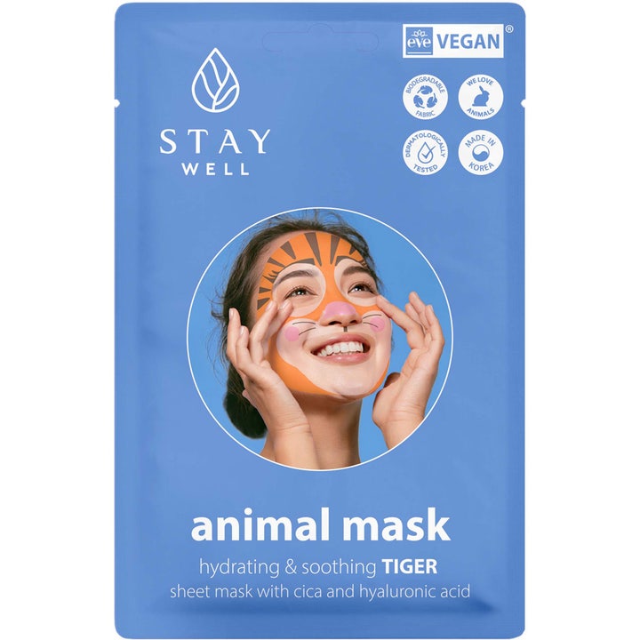 Stay Well Animal Mask Tiger 1 stk beroligende ansigtsmaske i blå pakke med kvinde der bærer tigermønstret sheet mask