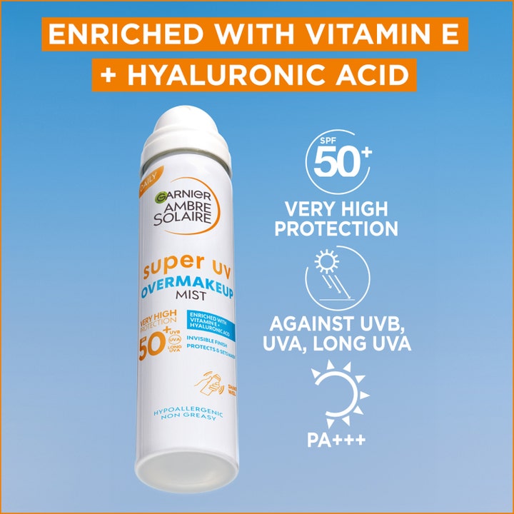 Garnier Ambre Solaire Super UV Over Makeup Mist 75 ml solcreme spray med hyaluronsyre og SPF 50 på blå baggrund