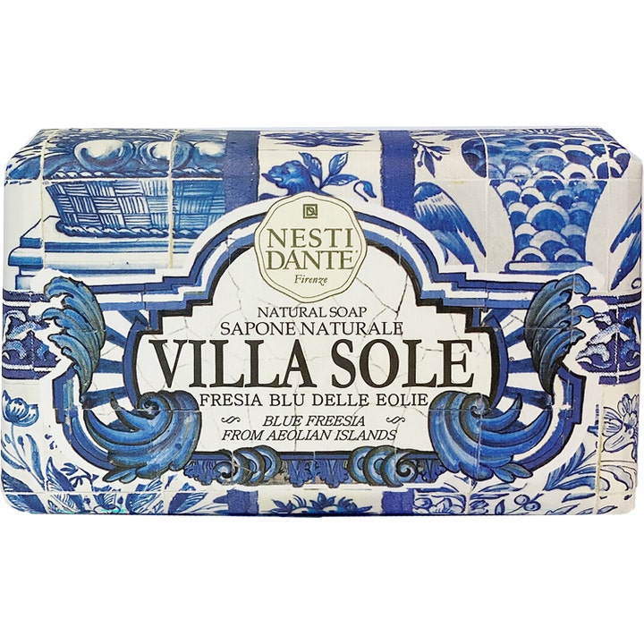 Nesti Dante Villa Sole Blue Freesia 250 g fast sæbe med blåt og hvidt flisemønster inspireret af Italien.