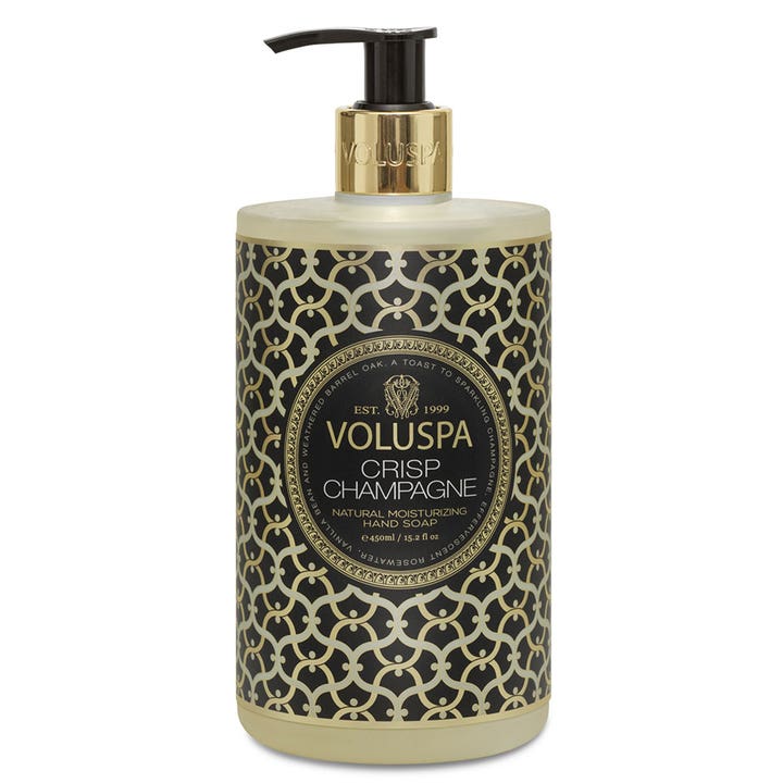 Voluspa Crisp Champagne 450 ml fugtgivende håndsæbe i flaske med sort og guld mønster og guldfarvet top