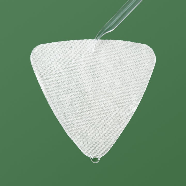 Dr. Ceuracle Tea Tree Purifine Toner Pad 160 ml rensende toner med tekstureret trekantet pad på grøn baggrund