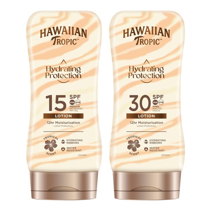 Hawaiian Tropic Hydrating Protection Lotion SPF 15 og 30 solcreme der giver fugt med synlige ferskenfarvede bånd