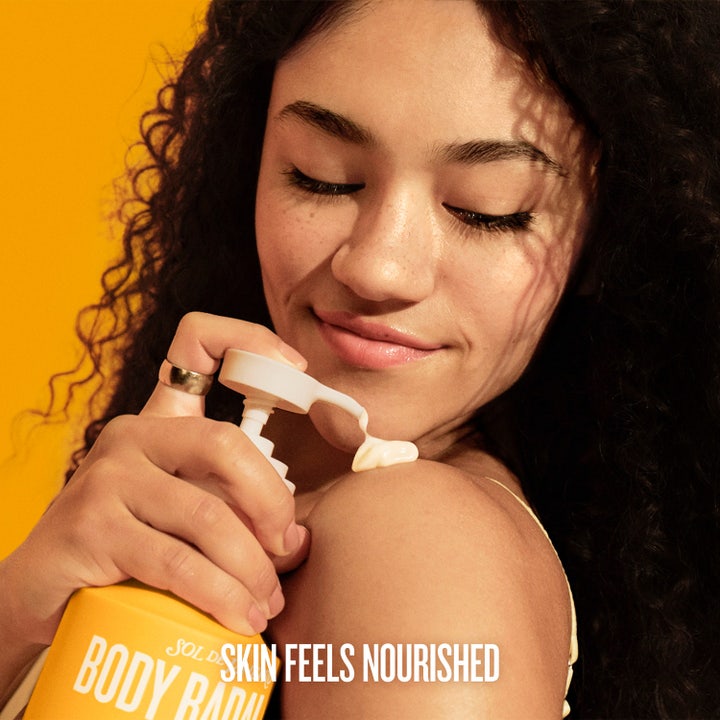 Sol de Janeiro Body Badalada Bodylotion 400 ml kropscreme vist som en ispind med karamel, pistacie og vanilje.