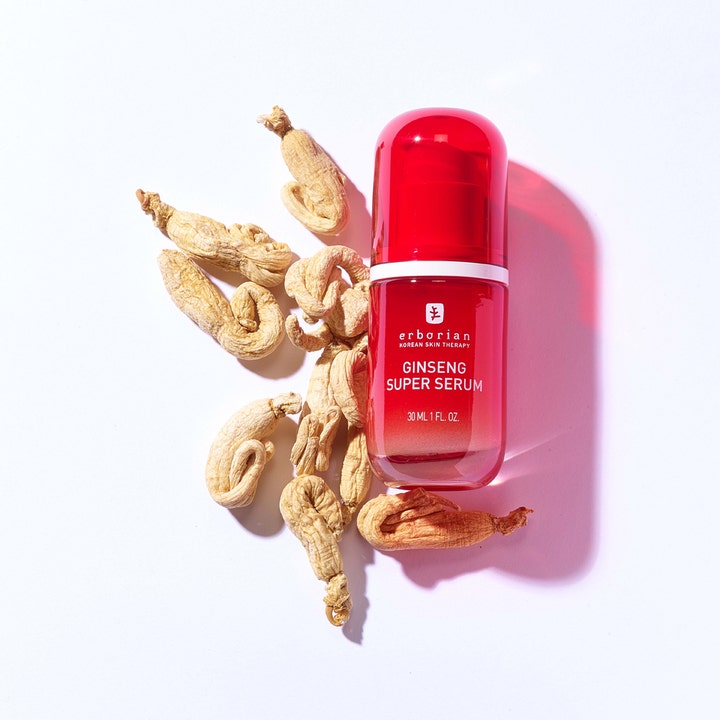 Erborian Ginseng Super Serum 30 ml udglattende ansigtsserum i rød gennemsigtig flaske med ginsengrødder