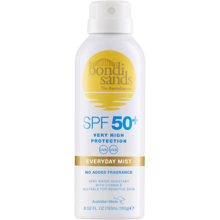 Bondi Sands SPF 50+ Everyday Mist 193ml solspray giver høj beskyttelse i hvid sprayflaske med gult logo og blå tekst