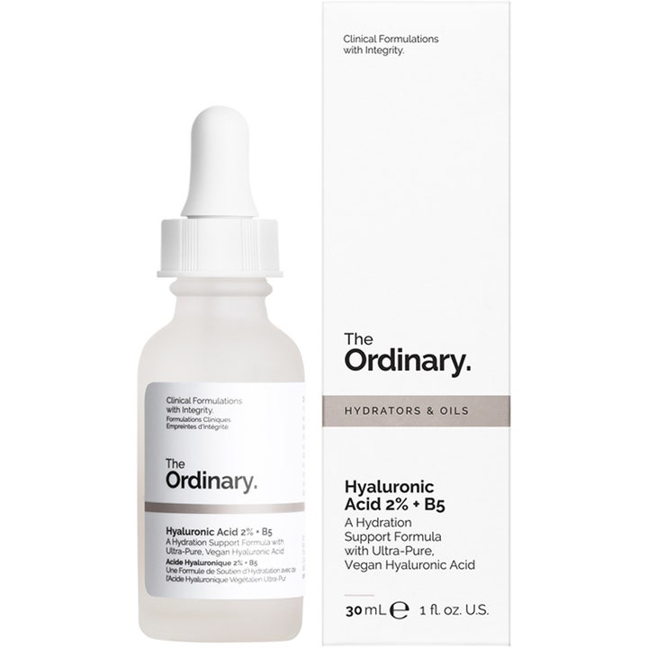 The Ordinary Hyaluronic Acid 2% + B5 30 ml fugtgivende ansigtsserum i frostet glasflaske med hvid æske