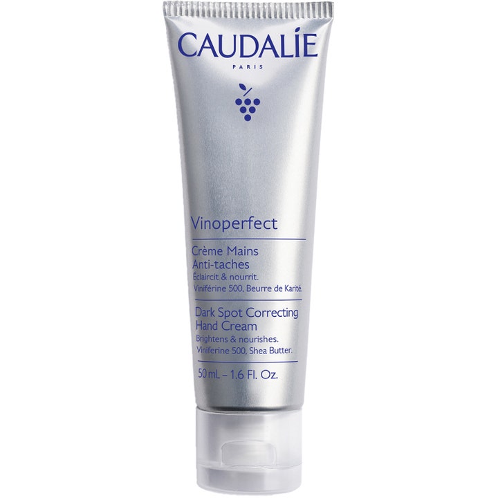 Caudalie Vinoperfect Dark Spot Correcting Hand Cream 50 ml mod mørke pletter i en sølvfarvet tube med blåt tryk.