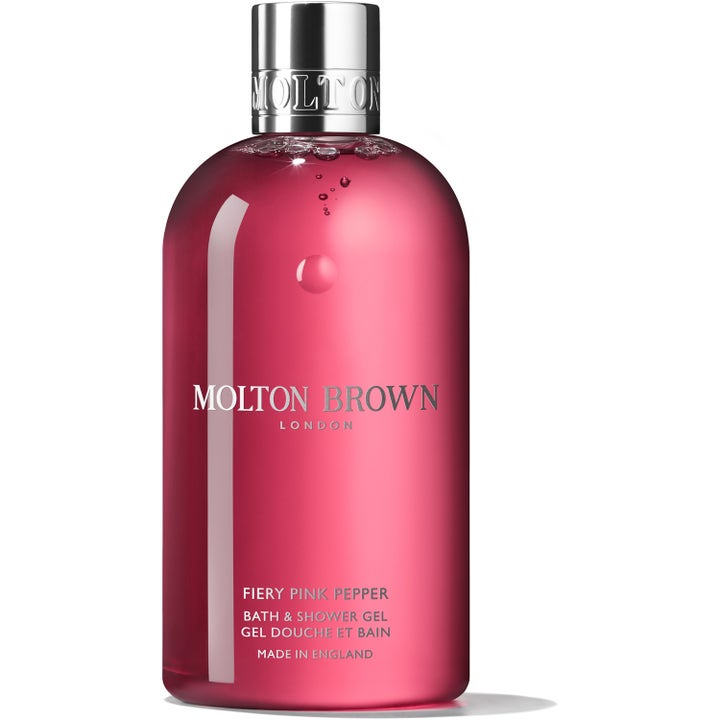 Molton Brown Fiery Pink Pepper 300 ml kropssæbe i gennemsigtig flaske med lyserød gel og sølvlåg