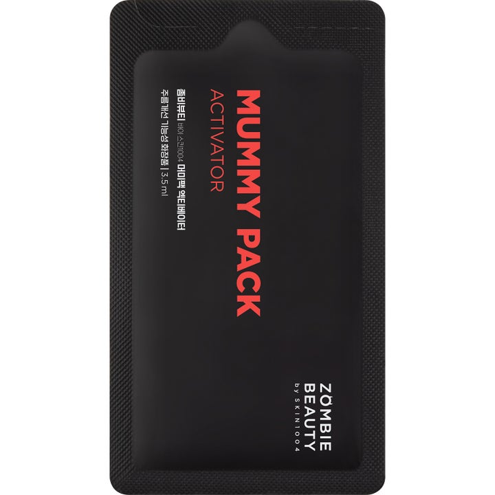 SKIN1004 Zombie Beauty Mummy Pack Activator 3,5 ml ansigtsmaske i en sort sachet med rød og hvid tekst