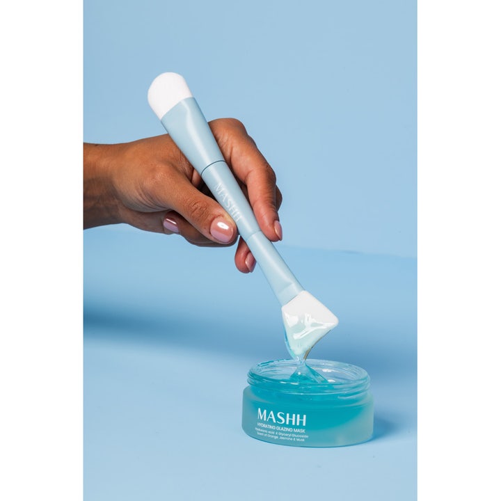 MASHH Hydrating Glazing Mask 50 ml fugtgivende ansigtsmaske i krukke med lyseblå gel og påføringsbørste