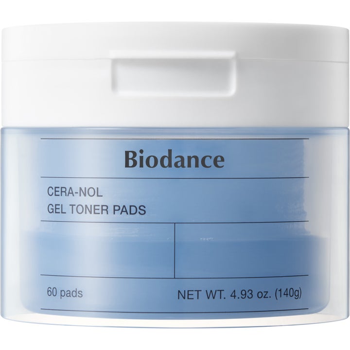 Biodance Cera-nol Gel Toner Pads 60 stk beroligende ansigtspleje i lyseblå krukke med hvidt låg