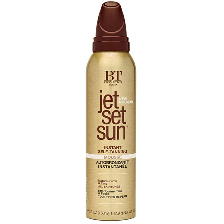 BT Cosmetics Jet Set Sun 150ml selvbruner mousse der giver naturlig glød i en guldflaske med mørkebrunt låg