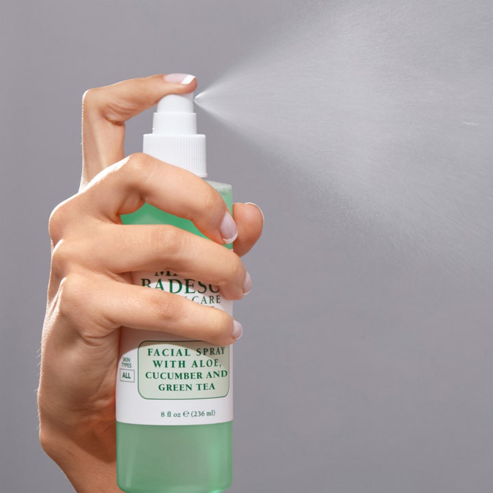 Mario Badescu Facial Spray 118 ml opfriskende face mist sprayes fra flasken som en fin tåge