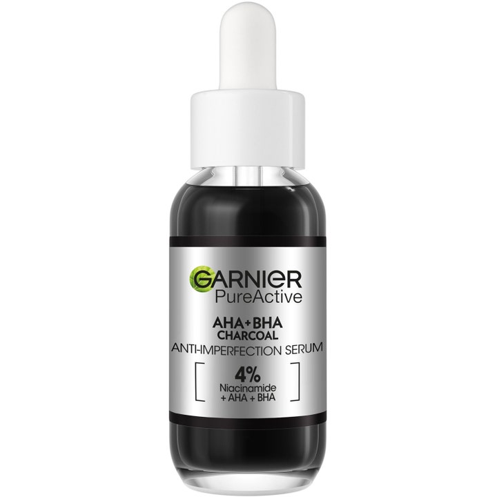 Garnier Pure Active AHA + BHA Charcoal Serum mod urenheder i glasflaske med sort formel og hvid pipette