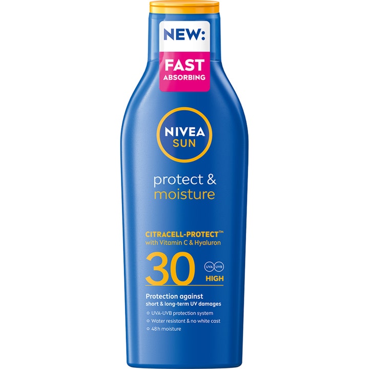 Nivea Sun Protect & Moisture SPF 30 fugtgivende solcreme med Vitamin C og Hyaluron i blå flaske med gult låg