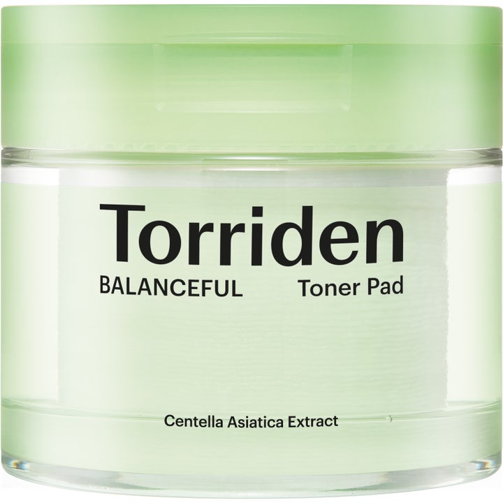 Torriden Balanceful Toner Pad beroligende ansigtspads med cica i en lysegrøn gennemsigtig krukke