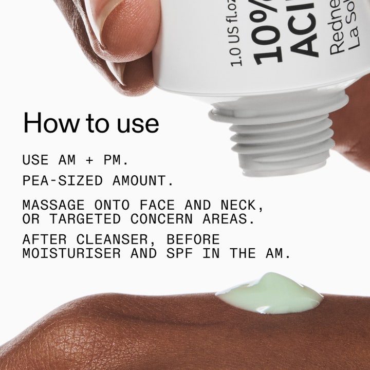 The INKEY List Azelaic Acid 10% Serum 30 ml serum mod rødme i hvid tube og æske med grøn tekstur i baggrunden.