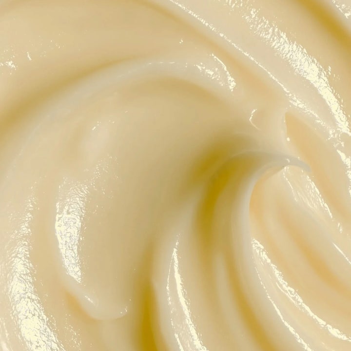 MANTLE The Rich Cream 50 ml fugtgivende dagcreme med en fyldig, blød og cremet lysegul tekstur der beskytter huden.