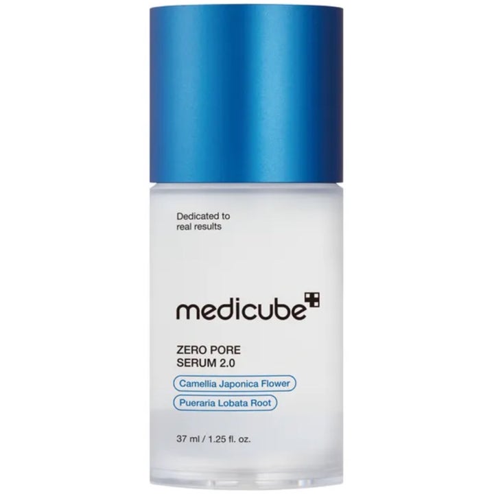 Medicube Zero Pore Serum 2.0 37 ml poremindskende ansigtsserum i en frostet flaske med et blåt metallisk låg.